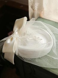 Berets 2023 Fair White Gauze Veil Fedora Women Lace Flower Bow Fascinator Hair Clips Wedding Party Elegant Cocktail Headdress