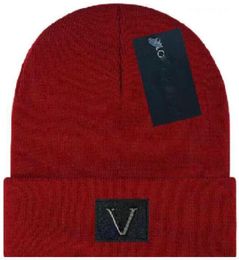 Fashion Designer hats Brand Italy Hat V Beanies Men's and women's beanie fall/winter thermal knit hat ski brand bonnet plaid Skull Hat Luxury warm cap B11