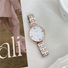 Wristwatches Retro Round Quartz Buisness Dial Casual Wrist Watches Leather Strap Fashionable Clock Waterproof Wristwatch For Women