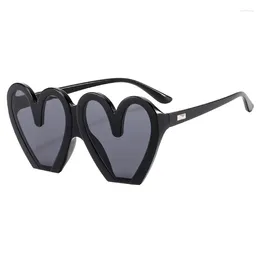 Sunglasses 2023 Fashionable Personalised Love Glasses Pai Team Funny Heart Women UV Protection Eyewear 253