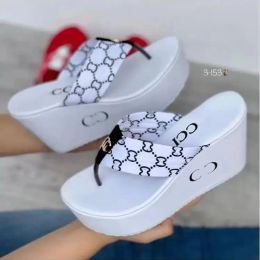 AAAAA 2023 Designer Flat Slippers with Summer Outdoor Floor Slide Wedge Sandals Lady Letters Cowboy Classic Women Beach Shoes 36-43