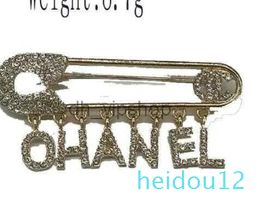 Fashion Designer High-end Sweater Suit Collar Pin Brooches for Mens Womens Luxury Inlay High Quality Crystal Rhinestone Gold Plated Pendant Brooche Jewellery Gif