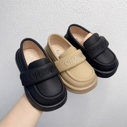 Sneakers Childrens Leather Womens Shoes Dress Princess Shoes 2024 SpringSummer UK Fashion Slide on School Flat Shoes 231115
