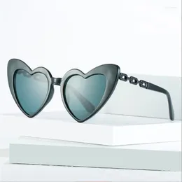 Sonnenbrille Damen Schwarz Metall Scharnierkette Mode Persönlichkeit Pfirsich Herz Frau 88595-1