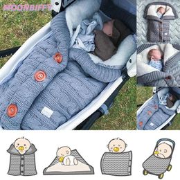 Filtar Swaddling Kawaii baby sängkläder filt varm filt stickad född swaddle wrap mjuk spädbarn sömnväska fotmuff bomull född barn saker 231115