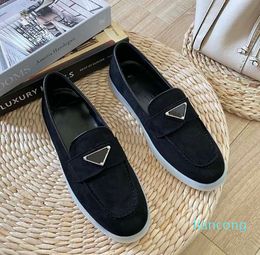 2023 Metal Buttons Loafers Designers Buckle Round Toes Flat Heel Leisure Comfort