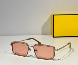 Gold Metal Pink Square Sunglasses for Women Fashion Glasses gafas de sol Designer Sunglasses Shades Occhiali da sole UV400 Eyewear with Box