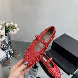 2023 Lady Sheepskin Leather Sexy Ladies Flat Heels Sandals Shoes Pillage Round Toe Diamond Buckle Summer Europe and America the Catwalk Slip-on Size 34-42 Strap