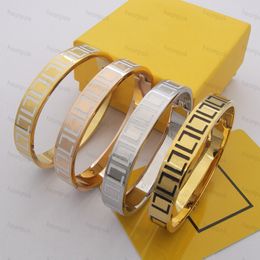 Braccialetti di design più alto bracciale per uomini oro gioielli di lusso donne braccialetti in acciaio in acciaio nero smalto bianco figo fialgola