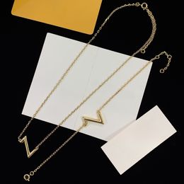 Collana di gioielli di design Classic Perla Diamante Moda Atmosfera di lusso Lettera Gioielli Confezione regalo di gioielli da donna
