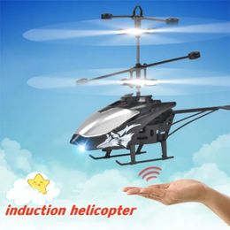 Electric RC Aircraft Mini 2 Channel Aerial Vehicle Drone Remote Control Gesture Induction Flying Helicopter Flash Children s Toy Gift 231117