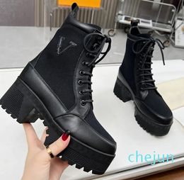 Designer Boots New Flat Bottom Branded Plaid Lace up Elevated Ladies Leather Round Head Thick Sole Nonslides Booties