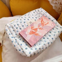 Cosmetic Bags Korean Quilted Toiletry Bag Floral Printed Makeup Pouch Flower Storage Zipper Women Portable For Ladies Girl
