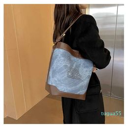 Bag 2024 Designer Fashion Bucket Women's Large Capacity Versatile Handbag Trend Fashionable Shoulder Contrast Colour