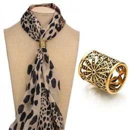 Pins Brooches Korean Vintage Hollow Daisy Flower Scarf Buckle Tube Shawl Silk Clips For Women Jewelry Clothing Accessory 231117