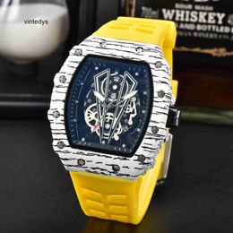 Luxury Quartz Watch High Precision Platform Hollow Imitation Carbon Braze Pointer Men's Quartz Wristwatch
