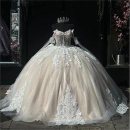 Spetsblommor Nya 2024 Quinceanera klänningskulklänning från axelpärlorna Crystals Corset Pageant Sweet 15 Party Vestidos