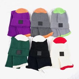 Cappello lavorato a maglia Marchio alla moda e di tendenza, isolamento di alta qualità, stili autunnali e invernali, cappello lavorato a maglia di diversi designer e set di sciarpe con cappello da coniglio