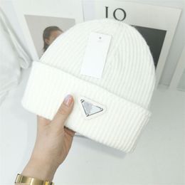 Designer Knit Woolen Cuffed Beanie Skull Caps and Hats for Mens Womens Unisex Fashion Luxury Winter Spring Fall Autumn Plain Bonnets Casual Solid Dome Beanies White