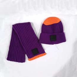 cappello da coniglietto Caldo coniglietto di alta qualità, tendenza della moda autunnale e invernale, cappello lavorato a maglia di diversi designer e set di sciarpe