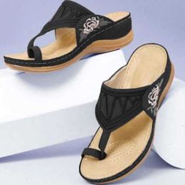 Slippers Women Comfy Plain Shoes Flower Flat Platform Ladies Casual Big Toe Foot Sandals Orthopaedic Bunion Corrector Flip Flop sandalias J230417