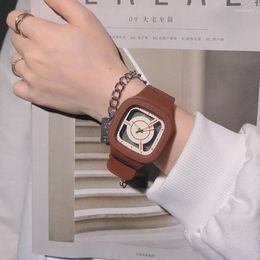 Wristwatches Fashion Watch Women Young Elegant Style Silione Hollow Dial Casual Quartz Ladie Men Clock