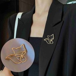 Pins Brooches 1PC Fashion Metal Hollow Fox Brooch Pin Denim Badge Corsage For Women Animal Bag Decorative Pins Gold Colour Jewellery GiftsL231117