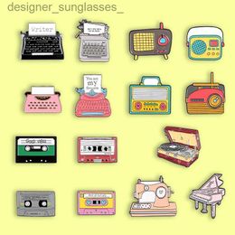 Pins Brooches Creative Retro Vintage Typewriter Recorder Enamel Pin Cassette Te Badge Brooch Denim Shirt Backpack Jewelry Gift For FriendsL231117