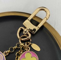 Keychains Lanyards Luxury Designer Keychain Classic Brands Key Buckle Flower Letter Pattern Genuine Leather Golden Mens Womens Bag Pendant with box 28ess