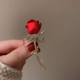 Diamond Rose Tulip Brooch with Simple and Elegant Temperament, Fashionable Design, Clothing Accessories