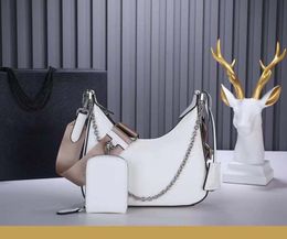 Omuz çantaları tasarımcı kadın çanta makyaj çantası yüksek kaliteli deri zincir çanta mektubu toka gün çantası seyahat tasarımcı çantası klasik altı koltuklu çanta