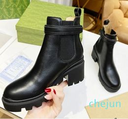 Autumn New Women Thick Sole Boot Luxury Designer Classic Letter Sign Cowhide Inner Lining Kinds of Uppers Non Slides Soles Ladies Booties