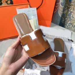 HH Sandálias de verão femininas praia Slipes de chinelos de crocodilo chinelos de couro de salto sexy ladras sandali designs de moda