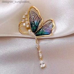 Pins Brooches Luxury Crystal Butterfly Brooch Pearl Pendant Lel pins for Women Girl Stylish Lel Pins Sweater Badges Jewellery AccessoriesL231117