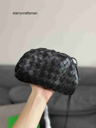 Women Pouch Holding Cloud Bag Botteg Venet 2023 New Home Handwoven Pleated Cloud Bag Fashion One Shoulder Crossbody Clip Mouth Dumpling