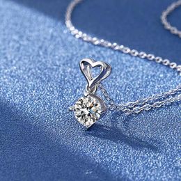 Pendant Necklaces Trendy 925 Sterling Silver Moissanite Love Heart Necklace Women Jewelry Plated White Gold 1ct D Color VVS1 NecklacesPendan