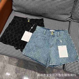 Jeans da donna firmati di alta qualità all'inizio della primavera 2023 New Chic Style Diamond Pattern Jacquard Design a doppio bottone Pantaloncini di jeans a vita alta per le donne 89BA