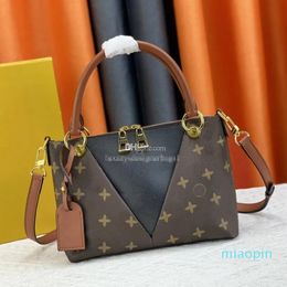 2023-Top designer womens bag Womens canvas handbag Fashion large capacity shoulder bag Classic printed multi-functional crossbody bag