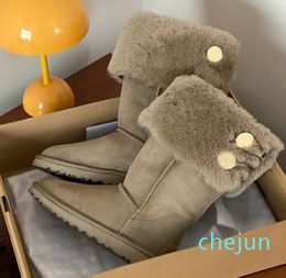 Womens Flat Sole Designer with Classic Letter Sign on the Heel Snow Boots Round Toe Thick Sole Warm Non Slides Ladies Brand Knight Boots