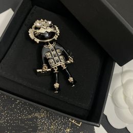 Luxury style Designer Brooch 18K Gold Plated Brooches C Pins Luxury Brand Brooches Women Rhinestone Tassel Brooch Suit Pin Wedding Party Jewelry Accessories