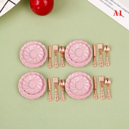 Kitchens Play Food 16 20Pcs Dollhouse Mini Ceramic Plate Knife Fork Spoon Set Tableware Kitchen Furniture Toys For Doll house Miniature Accessories 230417