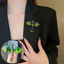 Pins Brooches Vintage Dripping Oil Cartoon Flying Dragon Exquisite Animal with s Fashionable Clothing Accessories Gift 231118