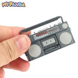 Kitchens Play Food Dollhouse Miniature Radio Model Recorder Player Toy Furniture Decor House Retro 230417