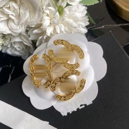Carta de luxo pinos broche marca designer pinos jóias para mulheres homens simples duplo ouro broches tricô camisola peito cachecol terno festa vestido jóias de casamento
