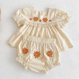 Set di abbigliamento per neonati T-shirt con ricamo floreale in cotone a maniche corte per bambina estiva e pantaloncini in PP P230418