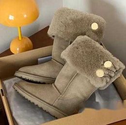 Womens Flat Sole Boots Luxury Designer with Classic Letter Sign Heel Snow Boots Round Toe Thick Sole Warm Non Slides Ladies Brand Knight Boots