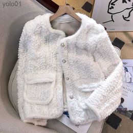 Women's Wool Blends Lucyr Women's White Lamb Wool Coat Korean Fashion Streetwear O-Neck Plush Jacket Woman Autumn Winter Thick Warm OuterwearL231118
