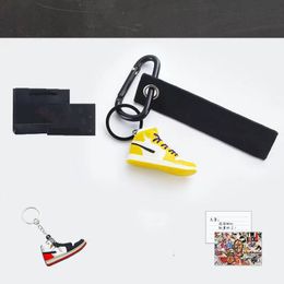 Multicolor Keychain Brand Designers Key Chain Womens Fashion Bee Buckle Keychains Men Luxury Car Keyring Handmade Leather Men Women Bags Pendant Accessories z3r6