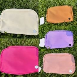 Tasarımcı Kemer Çantası Naylon Göğüs Çanta Fermuarı Fanny Paketleri Basit Lüks Sacoche Kadın Yoga Spor Küçük Moda Serseri Çantası Crossbody Modalık Modern Çok Renkler XB084