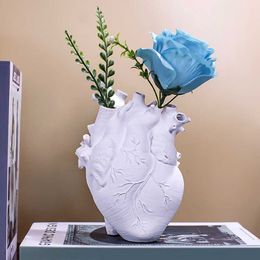 Vases Heart Shape Flower Vase Resin Vase Dried Flower Container Vases Pots Body Sculpture Desktop Flower Pot Home Decoration Ornaments Y23